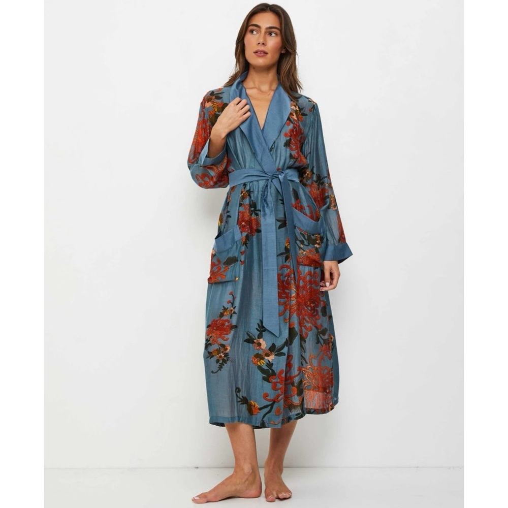 NWT One Hundred Stars Printed Wrap Kimono Robe in Chrysanthemum